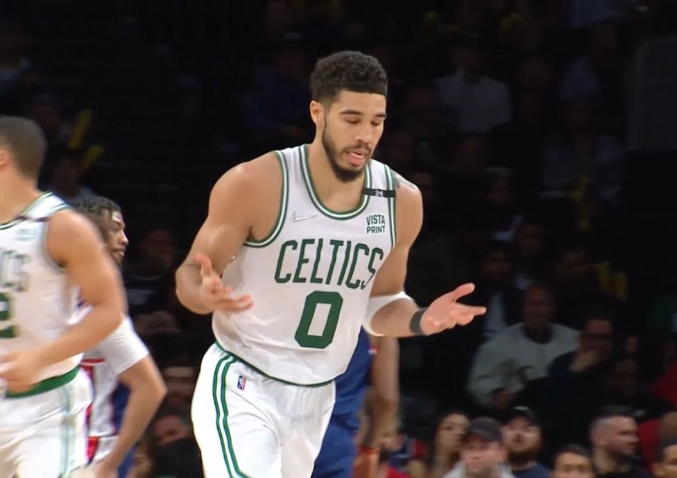  塔图姆末节爆发绿军险胜热火保留悬念