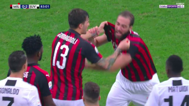  AC米兰客场艰难逼平强敌，莱奥突破造乌龙成转折点